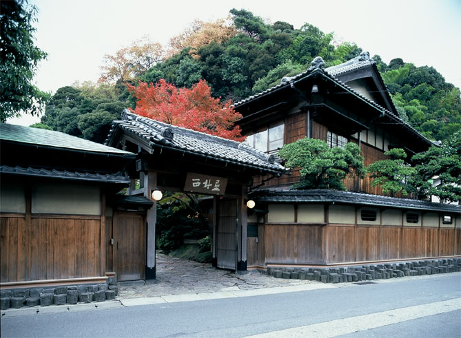 城崎温泉　西村屋本館